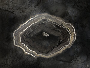 Luxuriöses, modernes dunkles Kunstwerk aus Stein mit gold, hauptsächlich schwarz & taupe mit Pyrit und innen einer Geode der Serie Phaos von Jennit